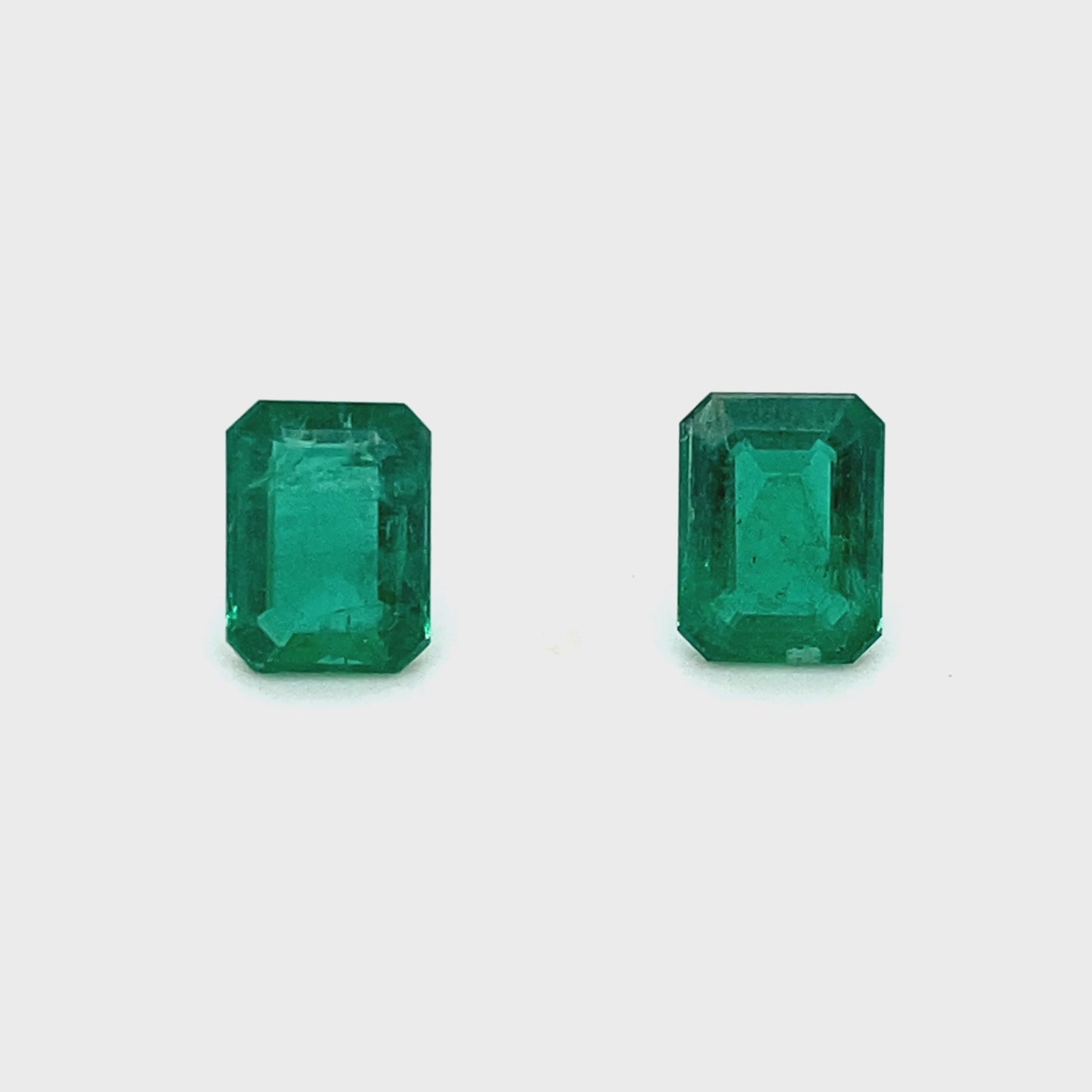 
                  
                    Load and play video in Gallery viewer, 9.00x6.90x6.79mm Octagon Emerald (2 pc 4.06 ct)
                  
                