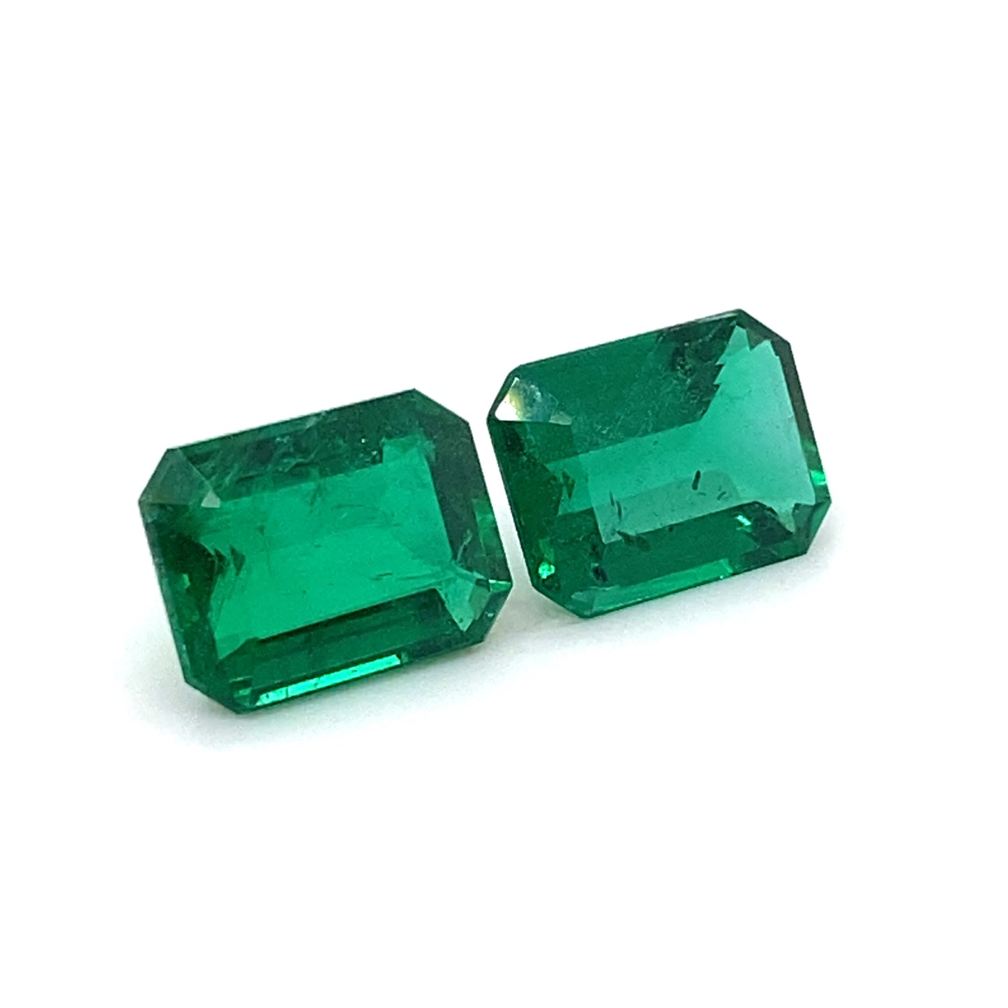 
                  
                    11.43x8.61x4.99mm Octagon Emerald (2 pc 7.33 ct)
                  
                