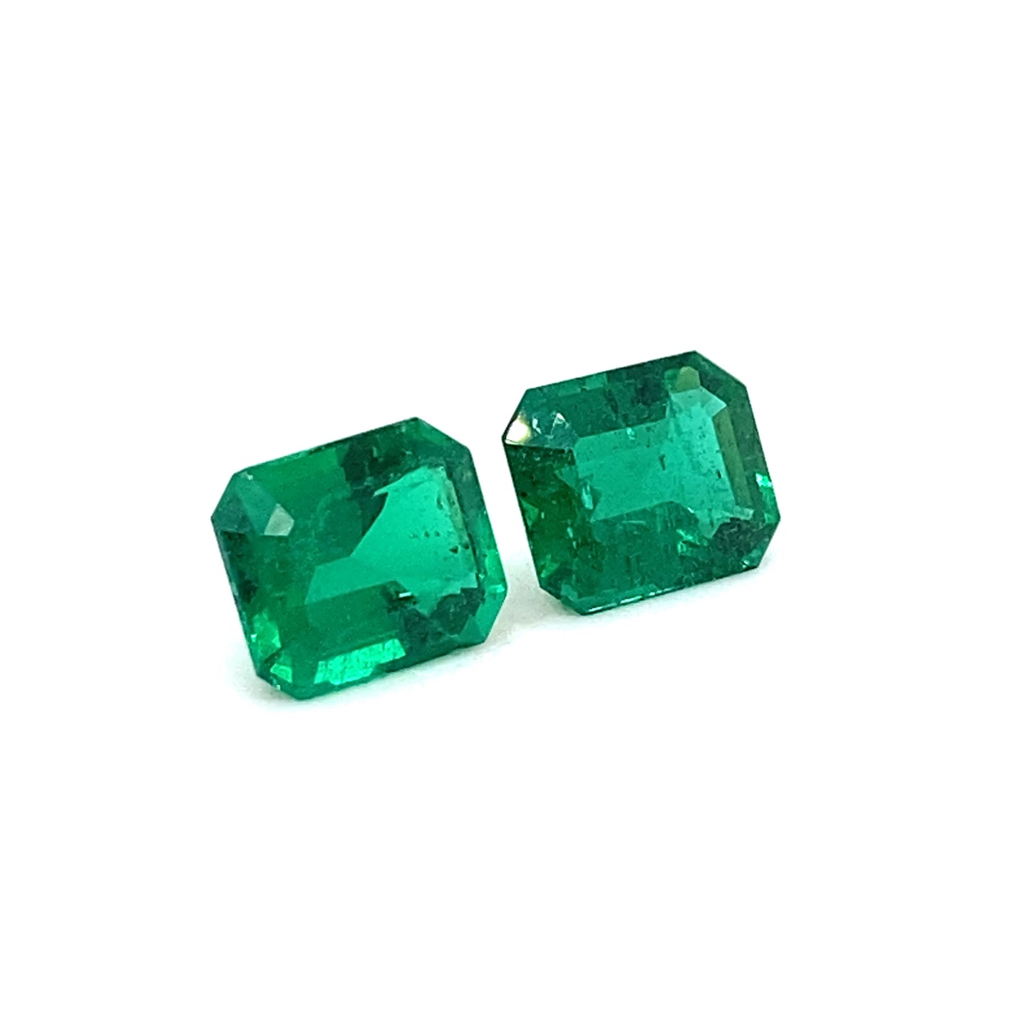 
                  
                    10.06x8.43x5.21mm Octagon Emerald (2 pc 6.56 ct)
                  
                