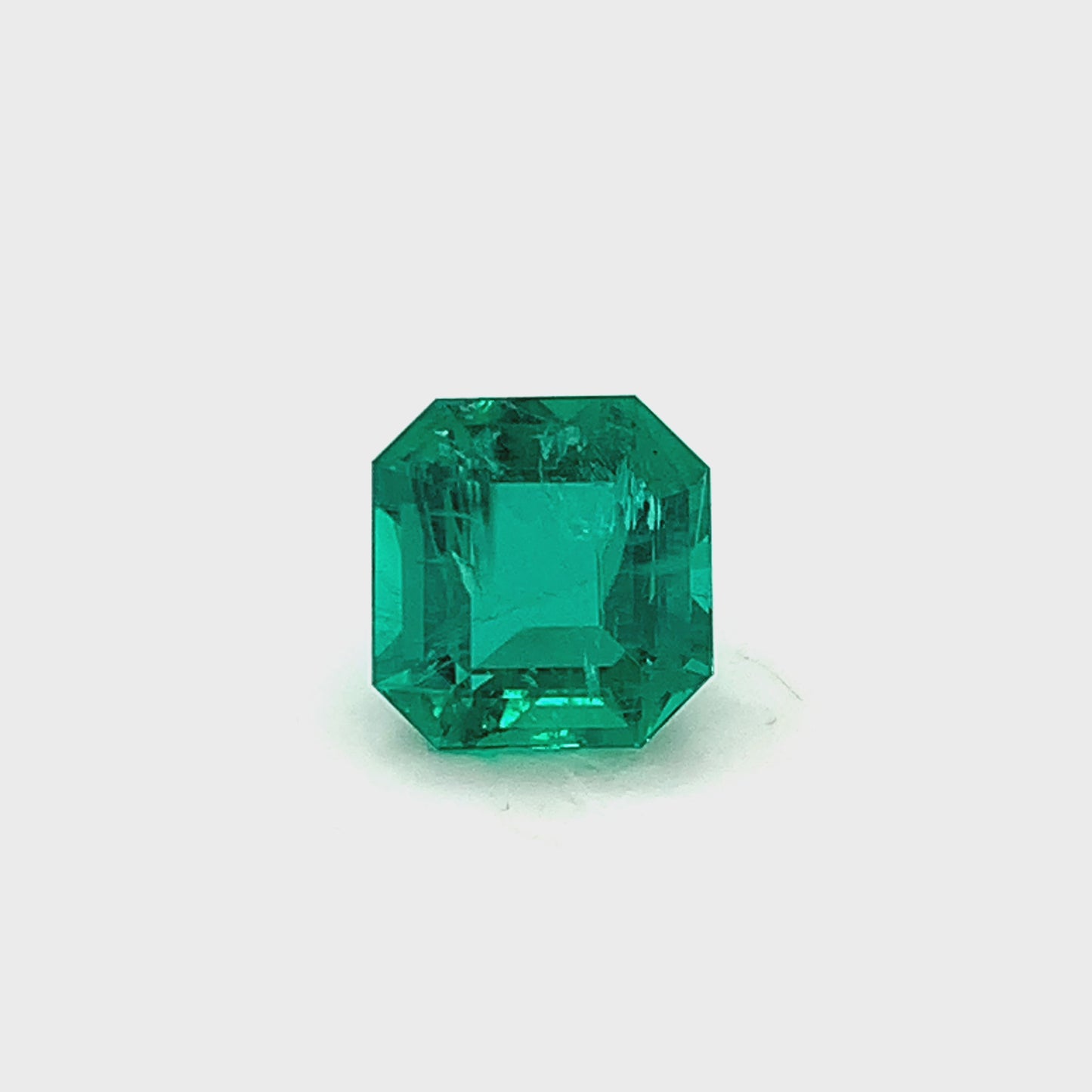 
                  
                    Load and play video in Gallery viewer, 10.37x10.01x6.33mm Octagon Emerald (1 pc 4.47 ct)
                  
                