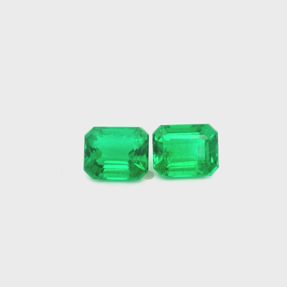 
                  
                    Load and play video in Gallery viewer, 7.92x6.33x4.43mm Octagon Emerald (2 pc 3.21 ct)
                  
                