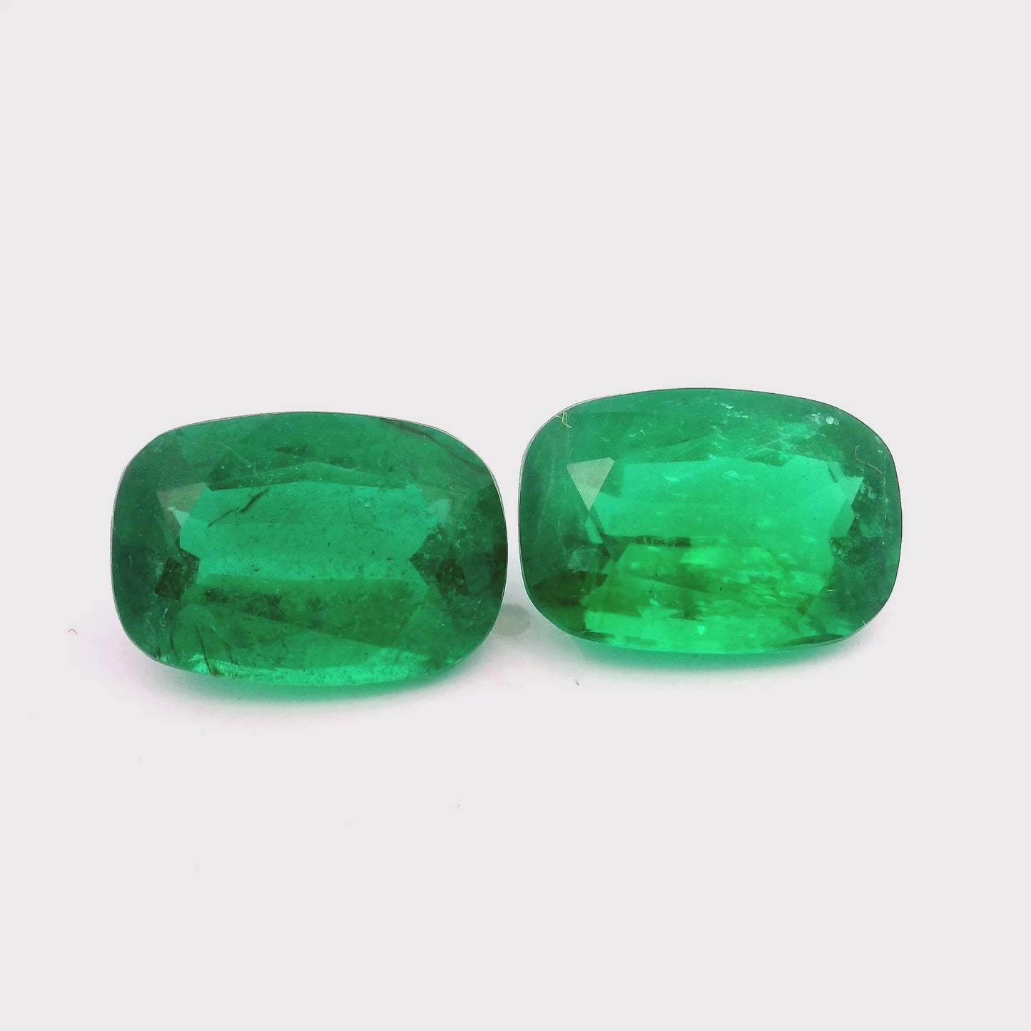 
                  
                    Load and play video in Gallery viewer, 12.93x8.89x6.46mm Cushion Emerald Pair (2 pc 9.83 ct)
                  
                