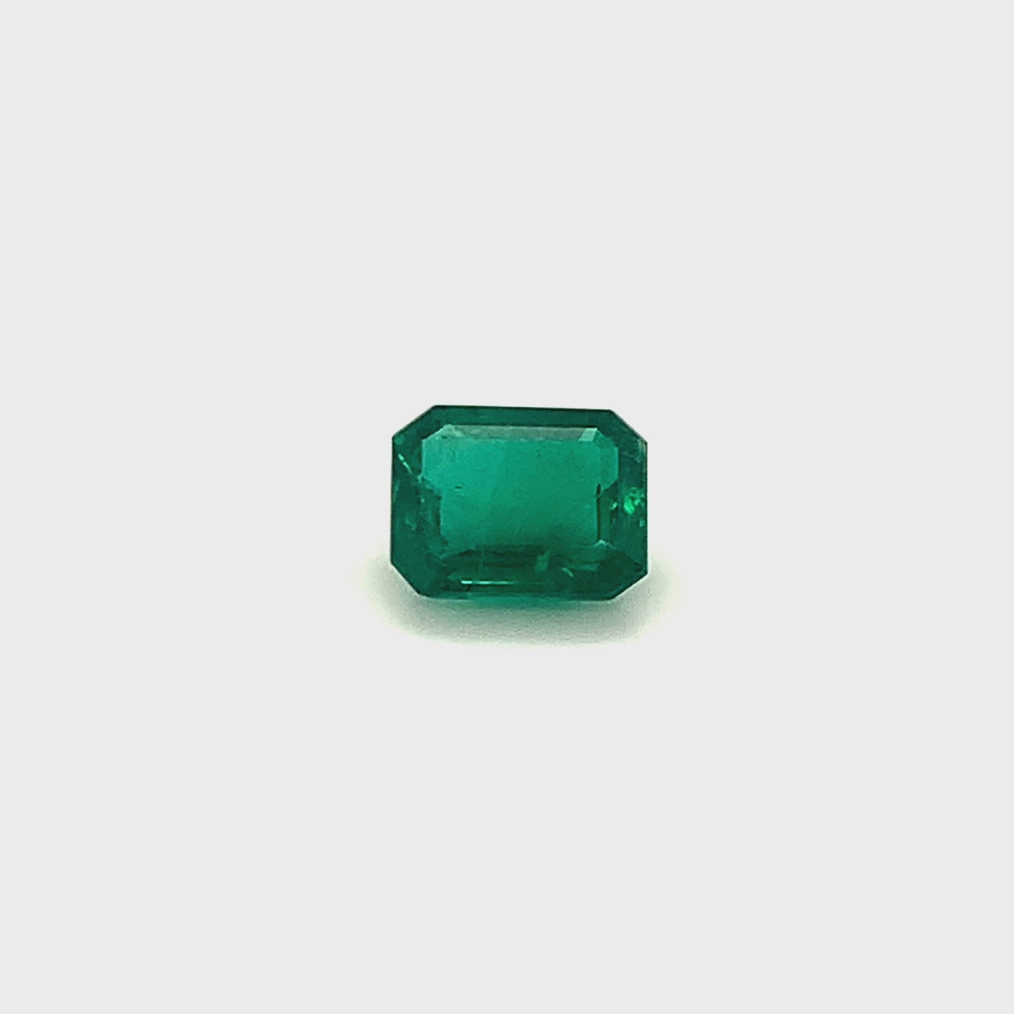 
                  
                    Load and play video in Gallery viewer, 9.90x7.88x4.88mm Octagon Emerald (1 pc 2.93 ct)
                  
                