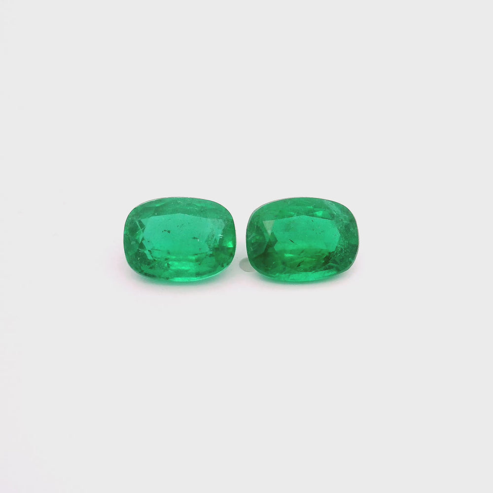 
                  
                    Load and play video in Gallery viewer, 8.10x6.00x4.30mm Cushion Emerald (2 pc 2.61 ct)
                  
                