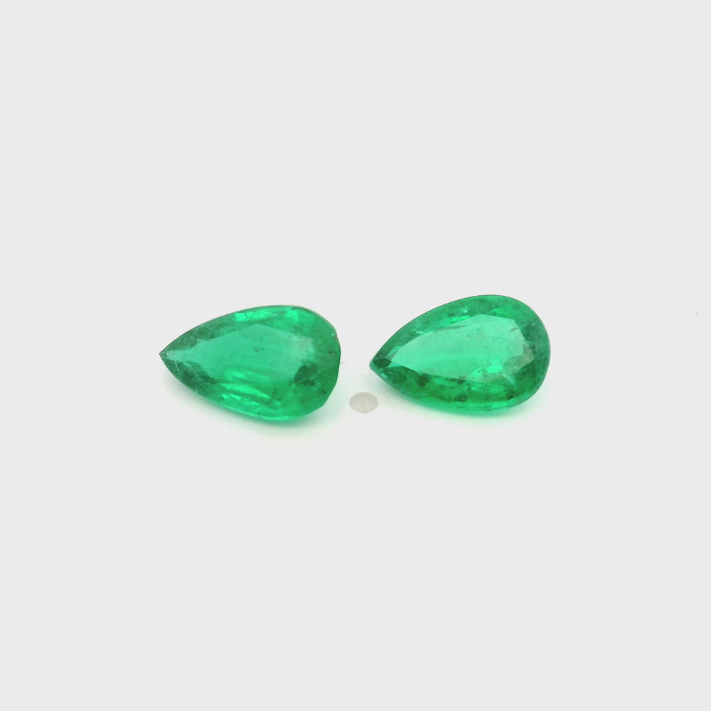 
                  
                    Load and play video in Gallery viewer, 10.20x6.50x0.00mm Pear-shaped Emerald (2 pc 3.11 ct)
                  
                