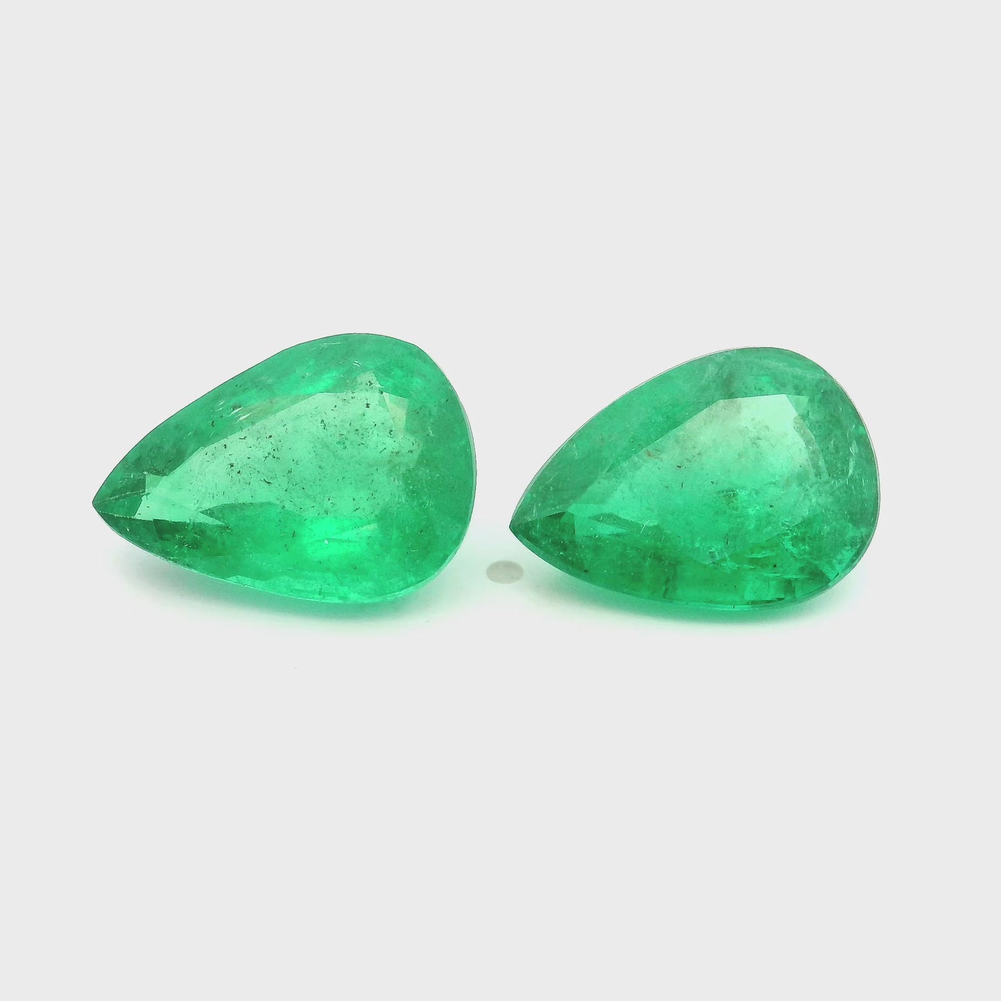 16.00x11.40x0.00mm Pear-shaped Emerald (2 pc 14.55 ct)