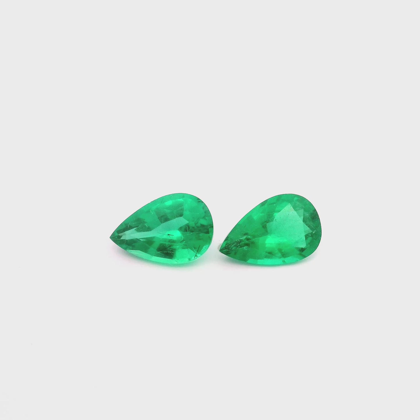 9.00x6.00x0.00mm Pear-shaped Emerald (2 pc 2.15 ct)