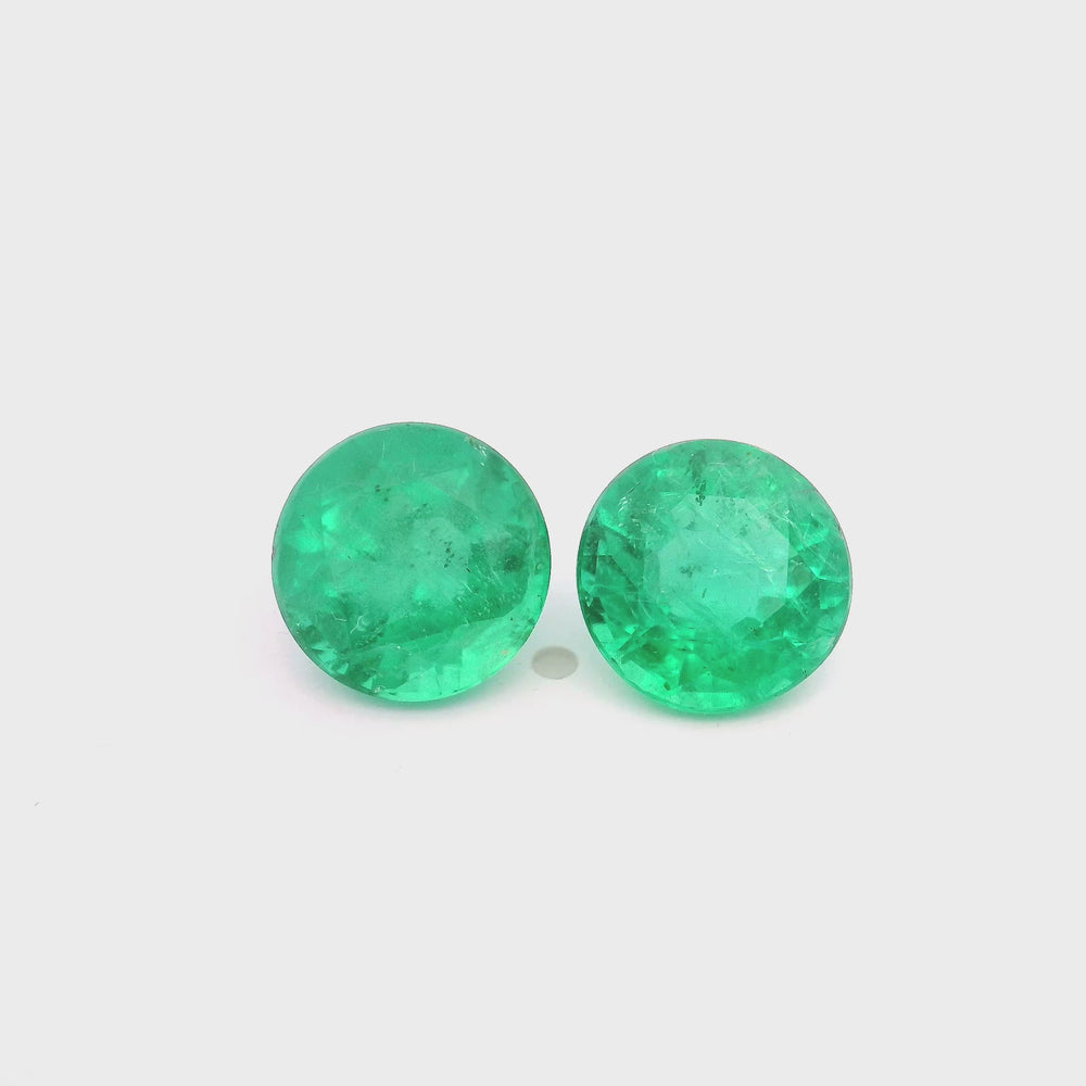 
                  
                    Load and play video in Gallery viewer, 9.00x9.00x0.00mm Round Emerald (2 pc 5.66 ct)
                  
                