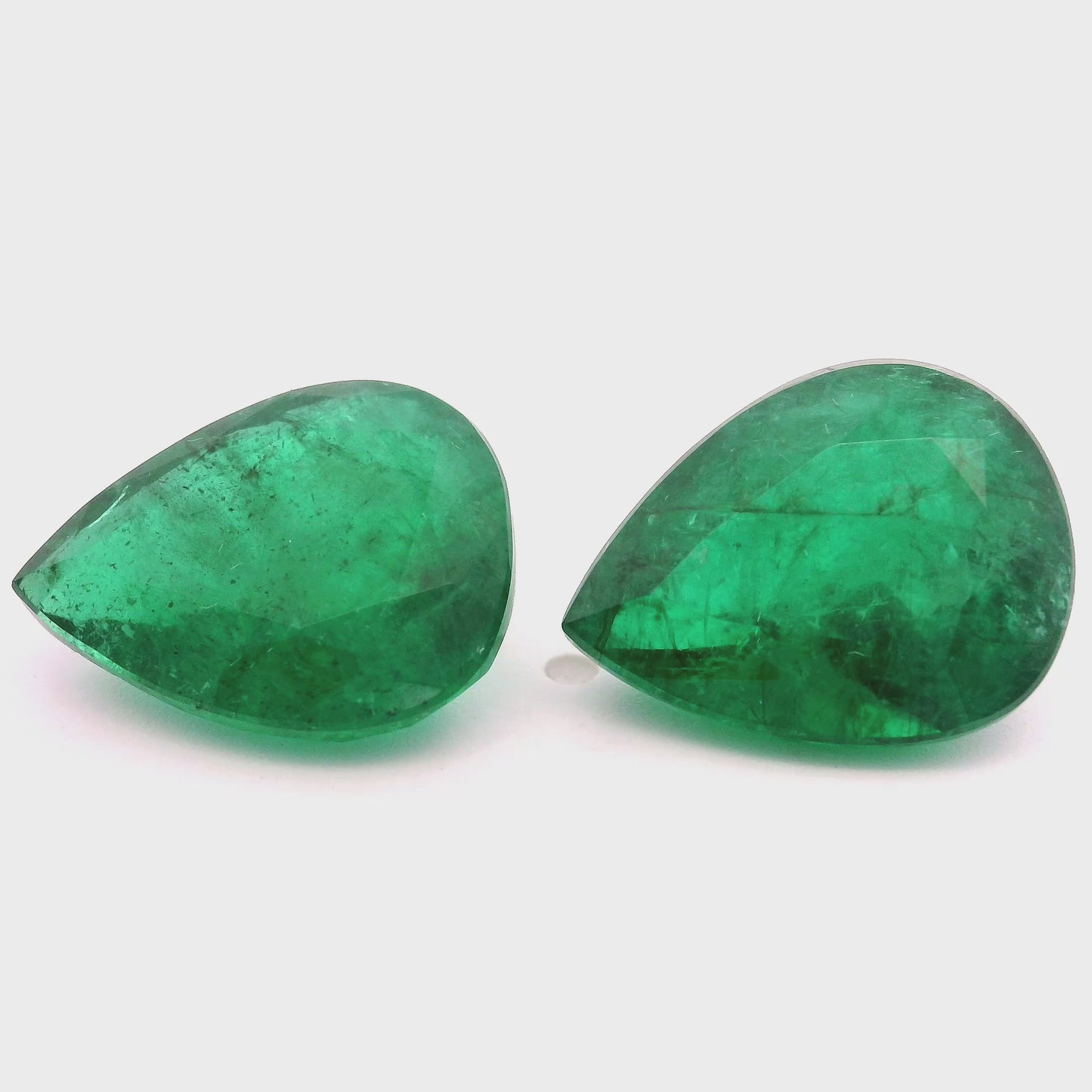 
                  
                    Load and play video in Gallery viewer, 14.00x10.83x0.00mm Pear-shaped Emerald (2 pc 11.70 ct)
                  
                