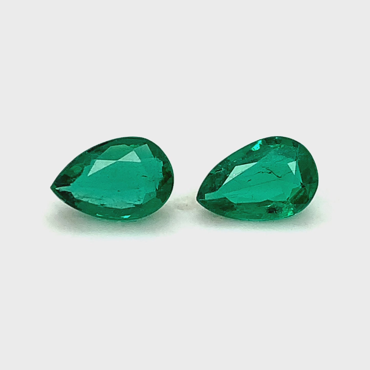 
                  
                    Load and play video in Gallery viewer, 9.60x6.40x0.00mm Pear-shaped Emerald (2 pc 2.56 ct)
                  
                