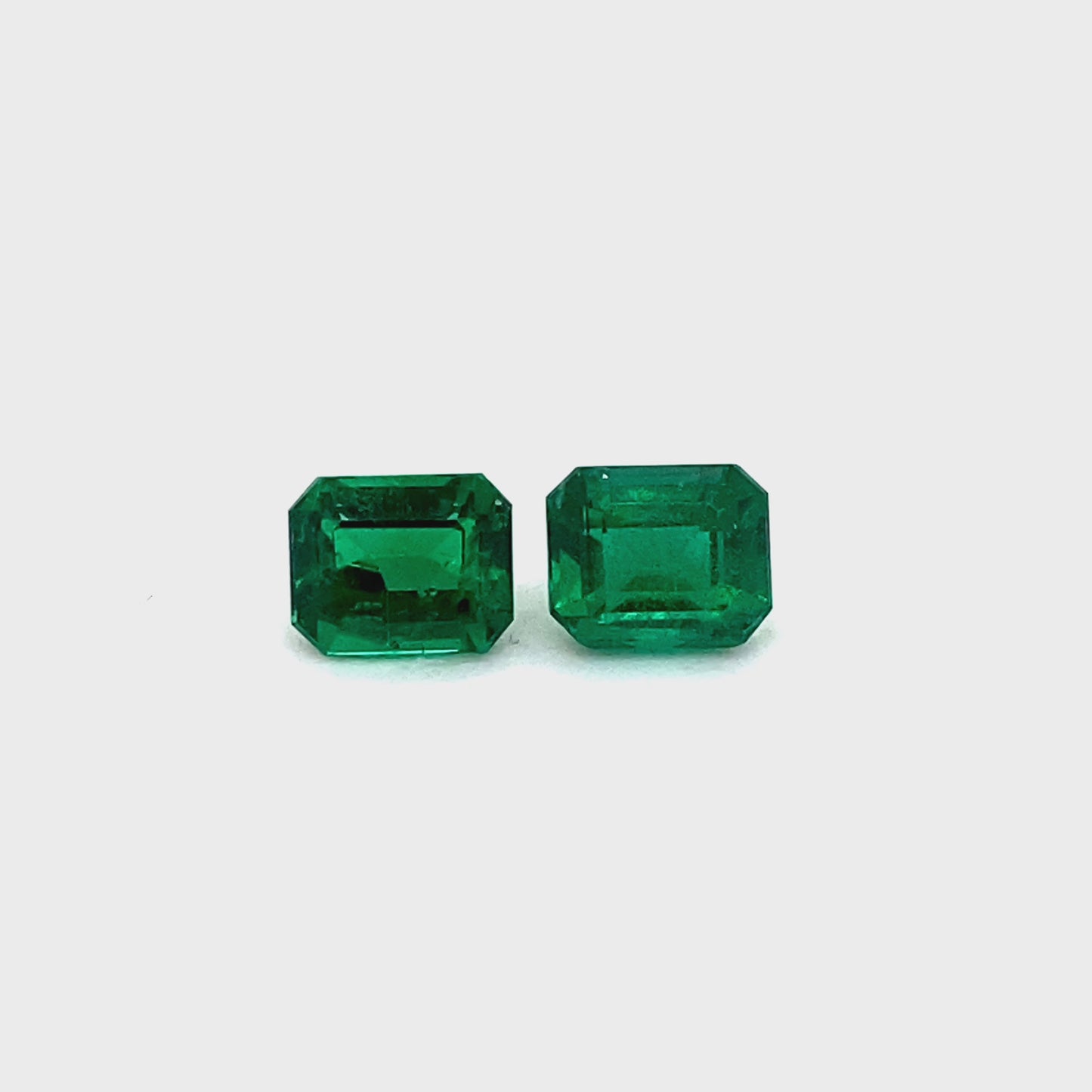 
                  
                    Load and play video in Gallery viewer, 7.46x5.97x4.43mm Octagon Emerald Pair (2 pc 2.98 ct)
                  
                