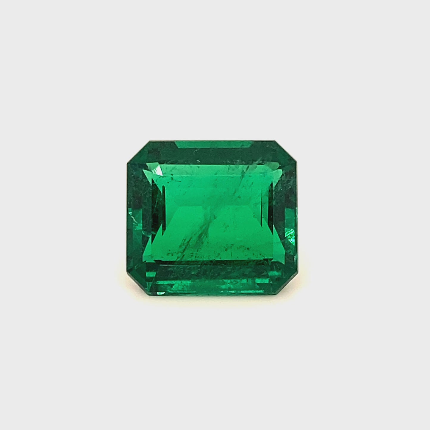 
                  
                    Load and play video in Gallery viewer, 14.56x13.23x6.81mm Octagon Emerald (1 pc 10.20 ct)
                  
                
