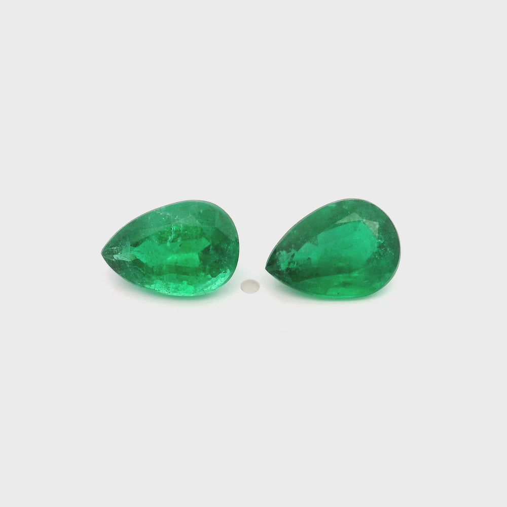 
                  
                    Load and play video in Gallery viewer, 11.30x7.80x0.00mm Pear-shaped Emerald (2 pc 5.60 ct)
                  
                