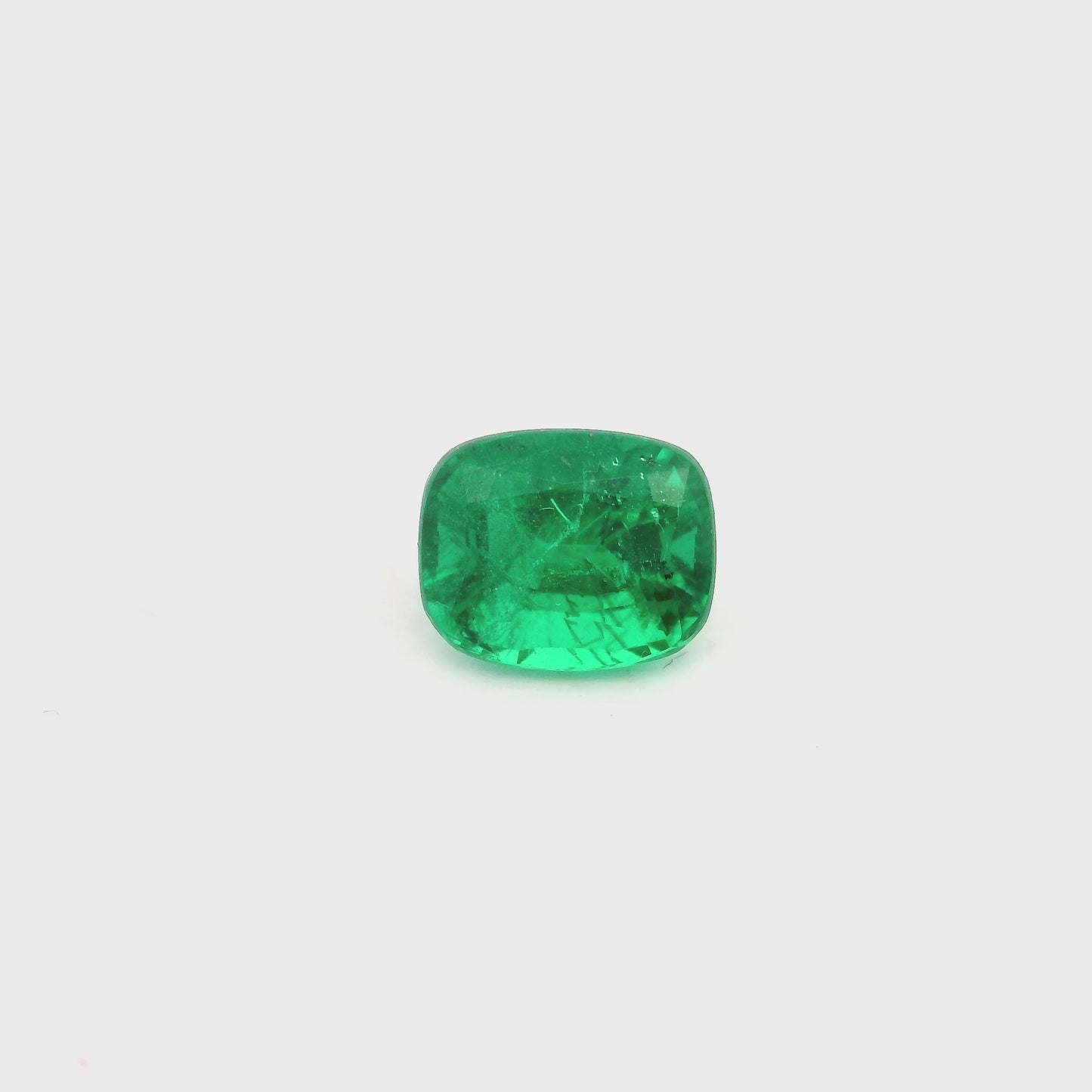 
                  
                    Load and play video in Gallery viewer, 8.99x7.31x5.83mm Cushion Emerald (1 pc 2.49 ct)
                  
                