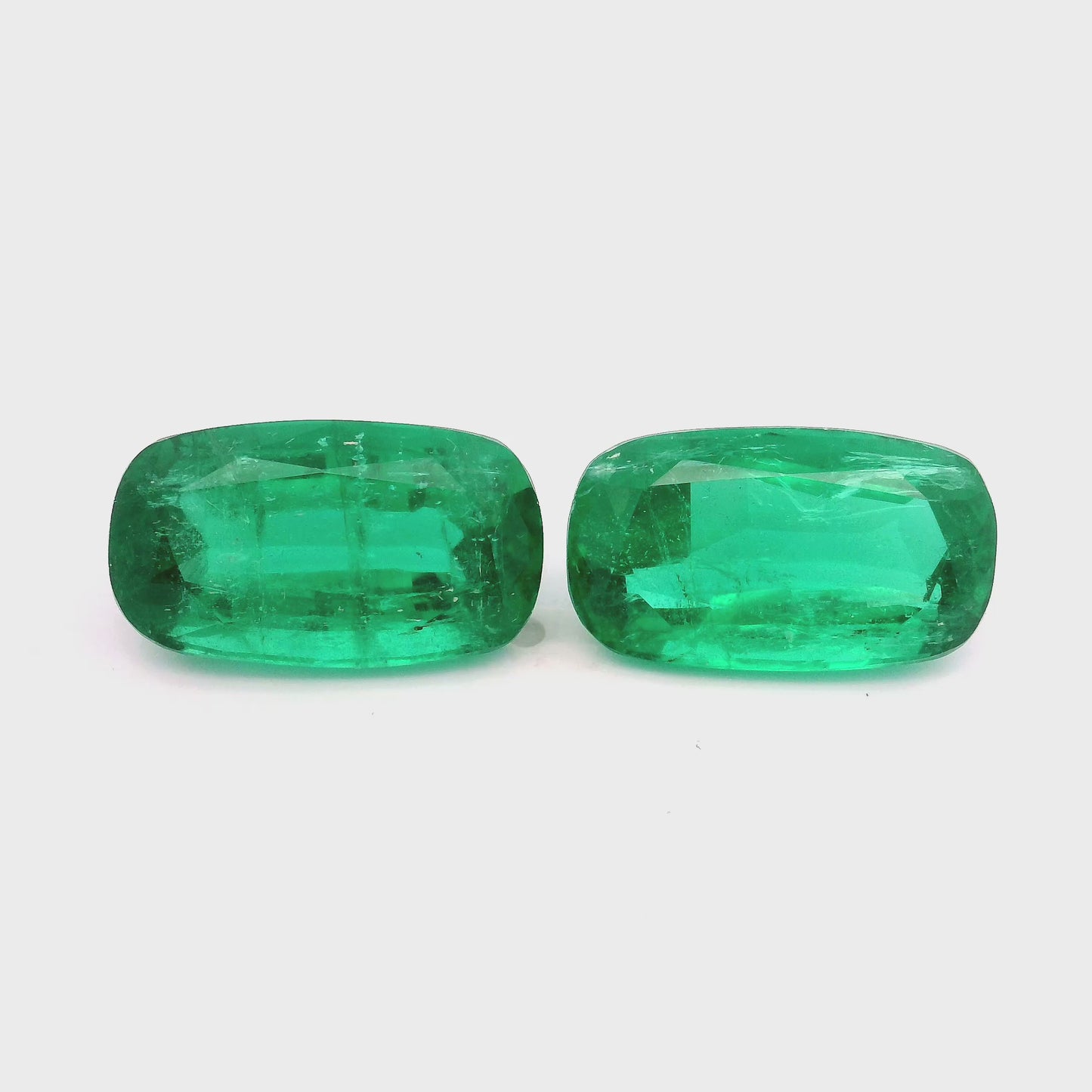 
                  
                    Load and play video in Gallery viewer, 15.88x8.99x6.47mm Cushion Emerald Pair (2 pc 13.93 ct)
                  
                