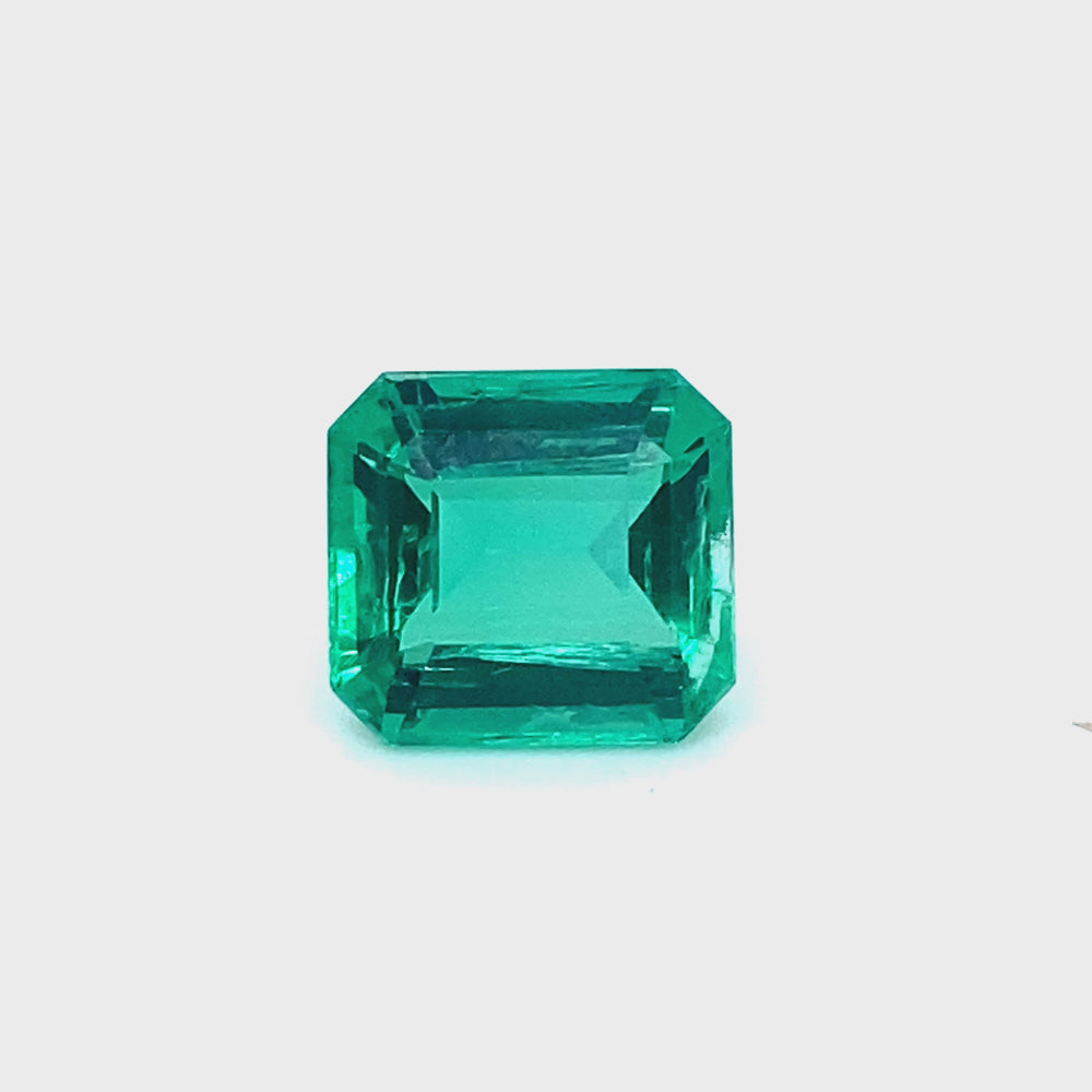 
                  
                    Load and play video in Gallery viewer, 10.98x10.11x6.41mm Octagon Emerald (1 pc 5.16 ct)
                  
                