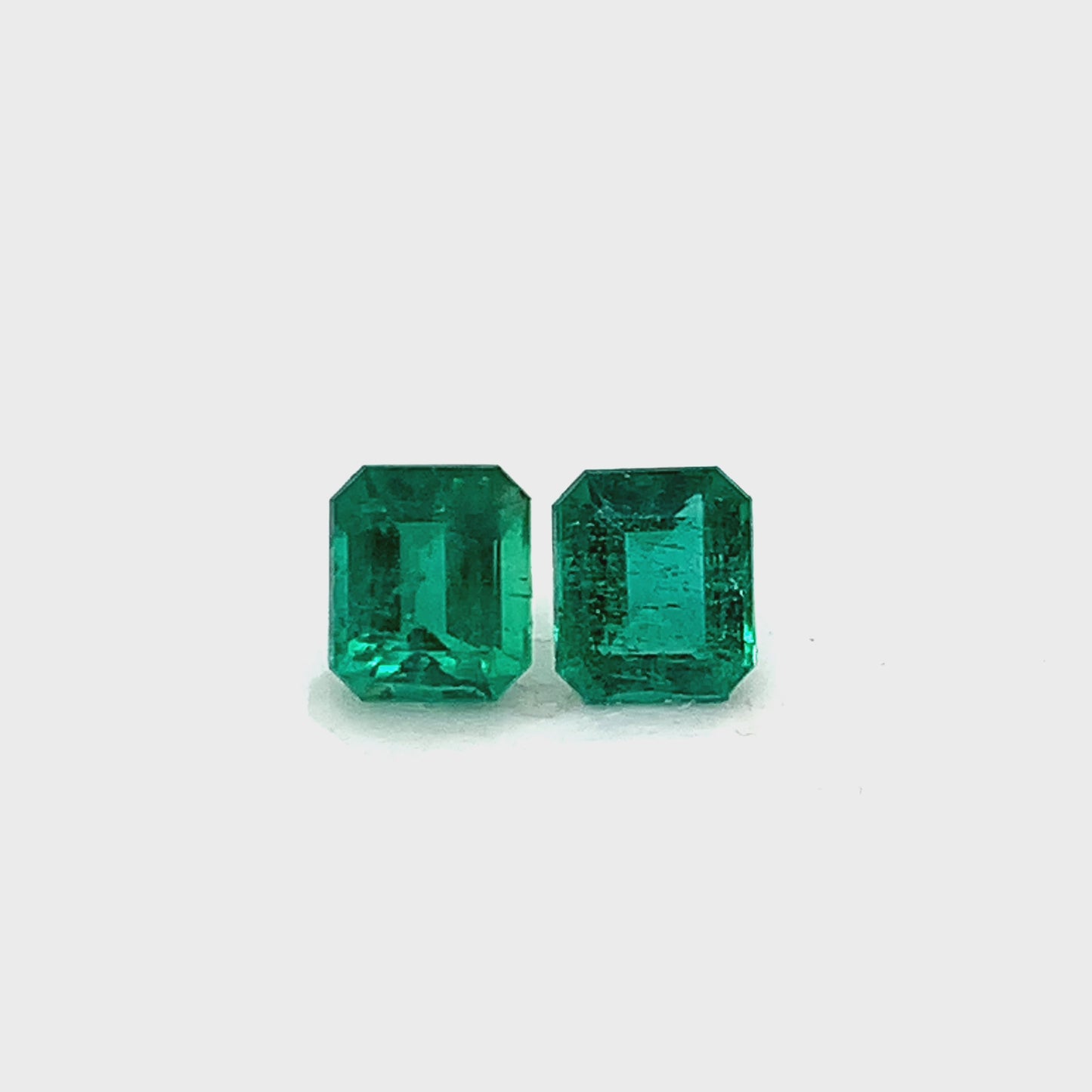 
                  
                    Load and play video in Gallery viewer, Octagon Emerald (2 pc 2.62 ct)
                  
                