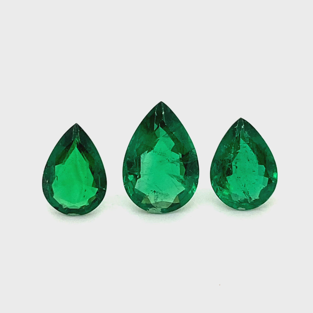 
                  
                    Load and play video in Gallery viewer, 10.40x7.20x0.00mm Pear-shaped Emerald (3 pc 6.07 ct)
                  
                