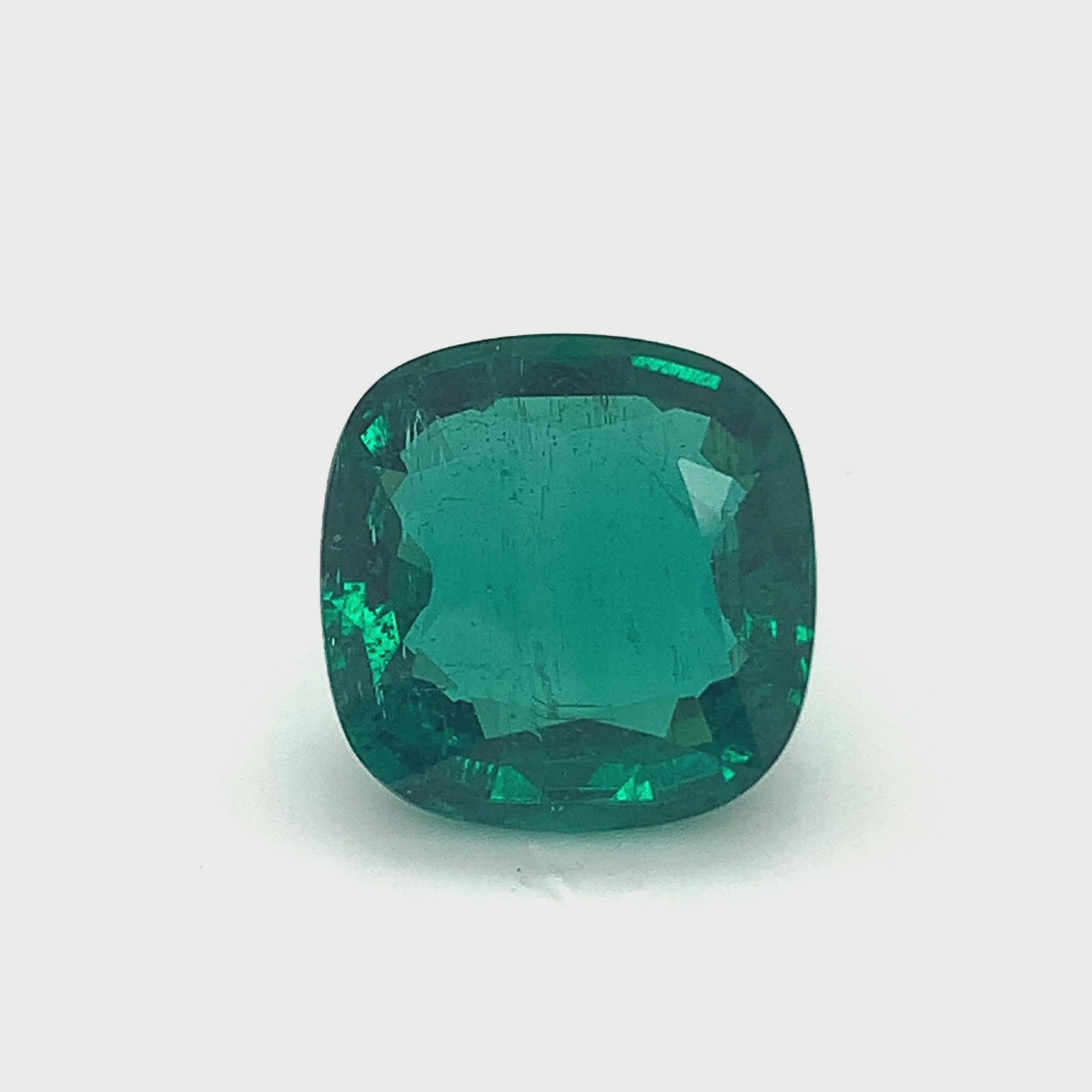 
                  
                    Load and play video in Gallery viewer, 15.93x15.89x8.06mm Cushion Emerald (1 pc 14.57 ct)
                  
                
