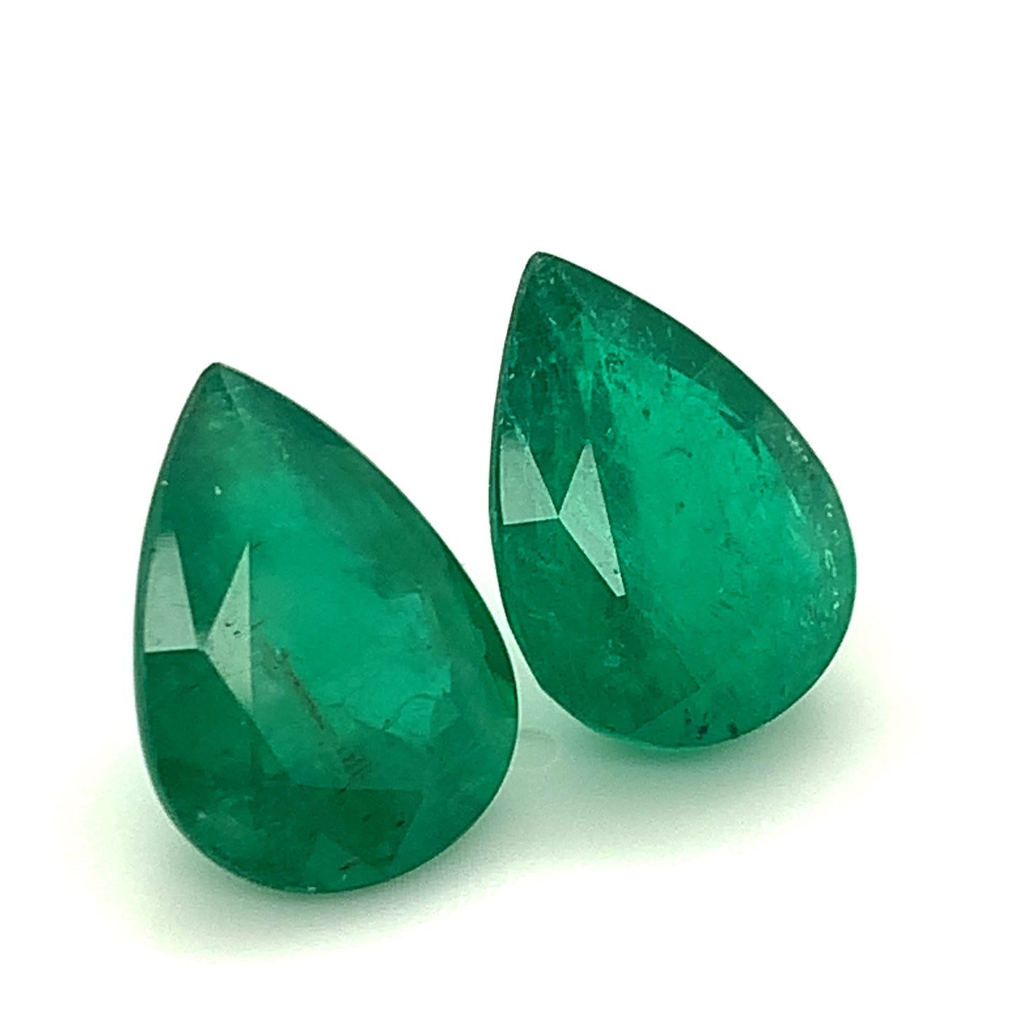 
                  
                    17.30x12.70x0.00mm Pear-shaped Emerald (2 pc 18.89 ct)
                  
                