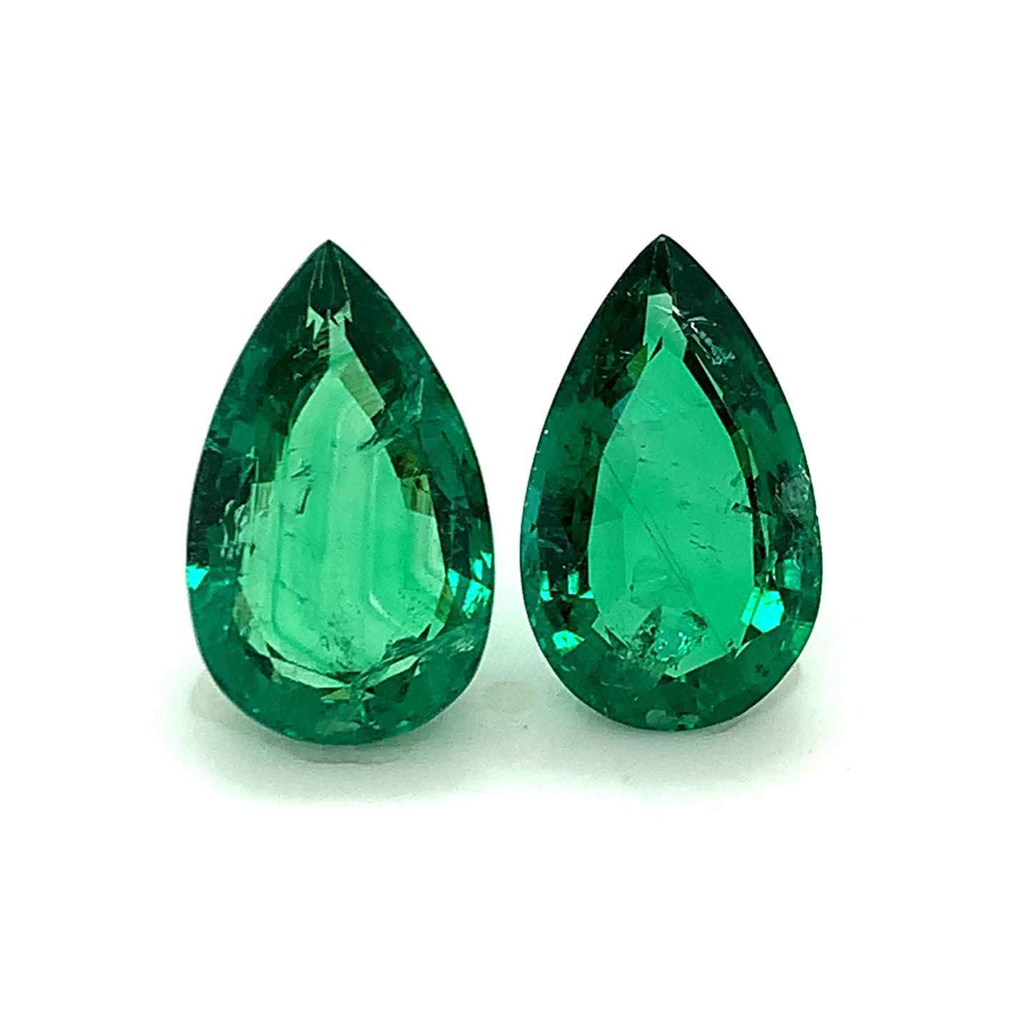 
                  
                    19.58x11.77x6.33mm Pear-shaped Emerald (2 pc 18.72 ct)
                  
                