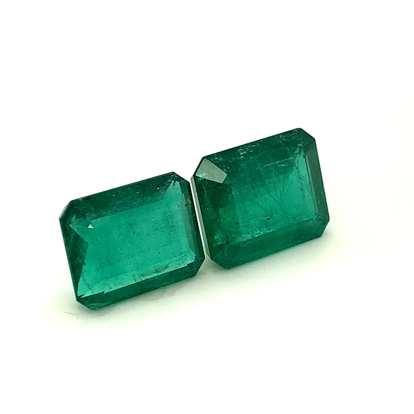 
                  
                    18.90x14.50x0.00mm Octagon Emerald (2 pc 37.28 ct)
                  
                
