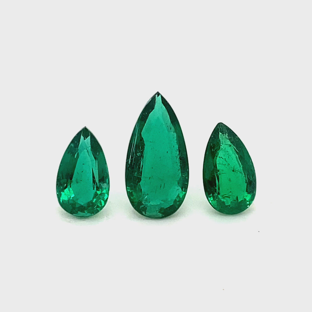 
                  
                    Load and play video in Gallery viewer, 14.20x7.20x4.00mm Pear-shaped Emerald (1 pc 2.61 ct)
                  
                