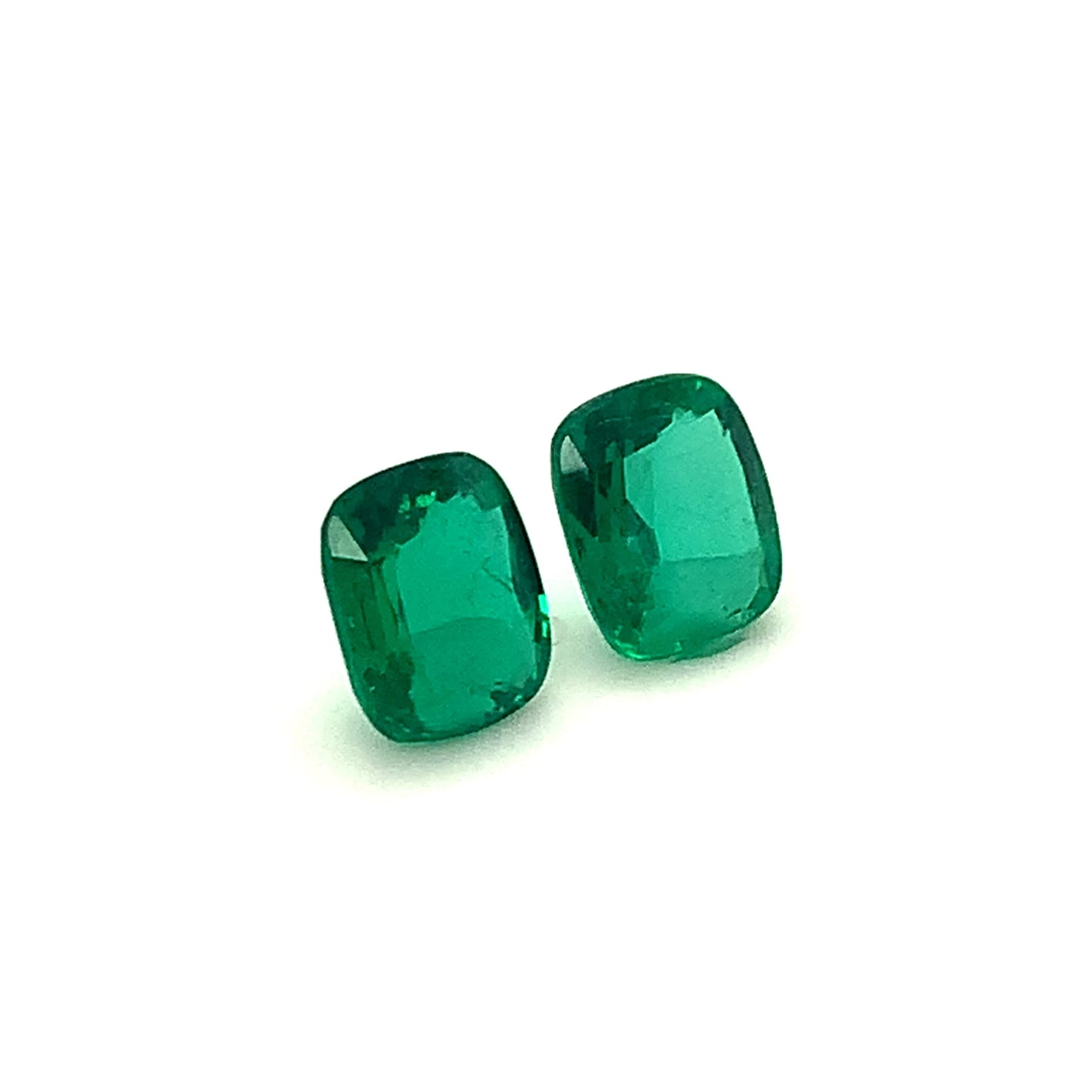
                  
                    9.83x8.17x4.46mm Cushion Emerald (2 pc 5.04 ct)
                  
                