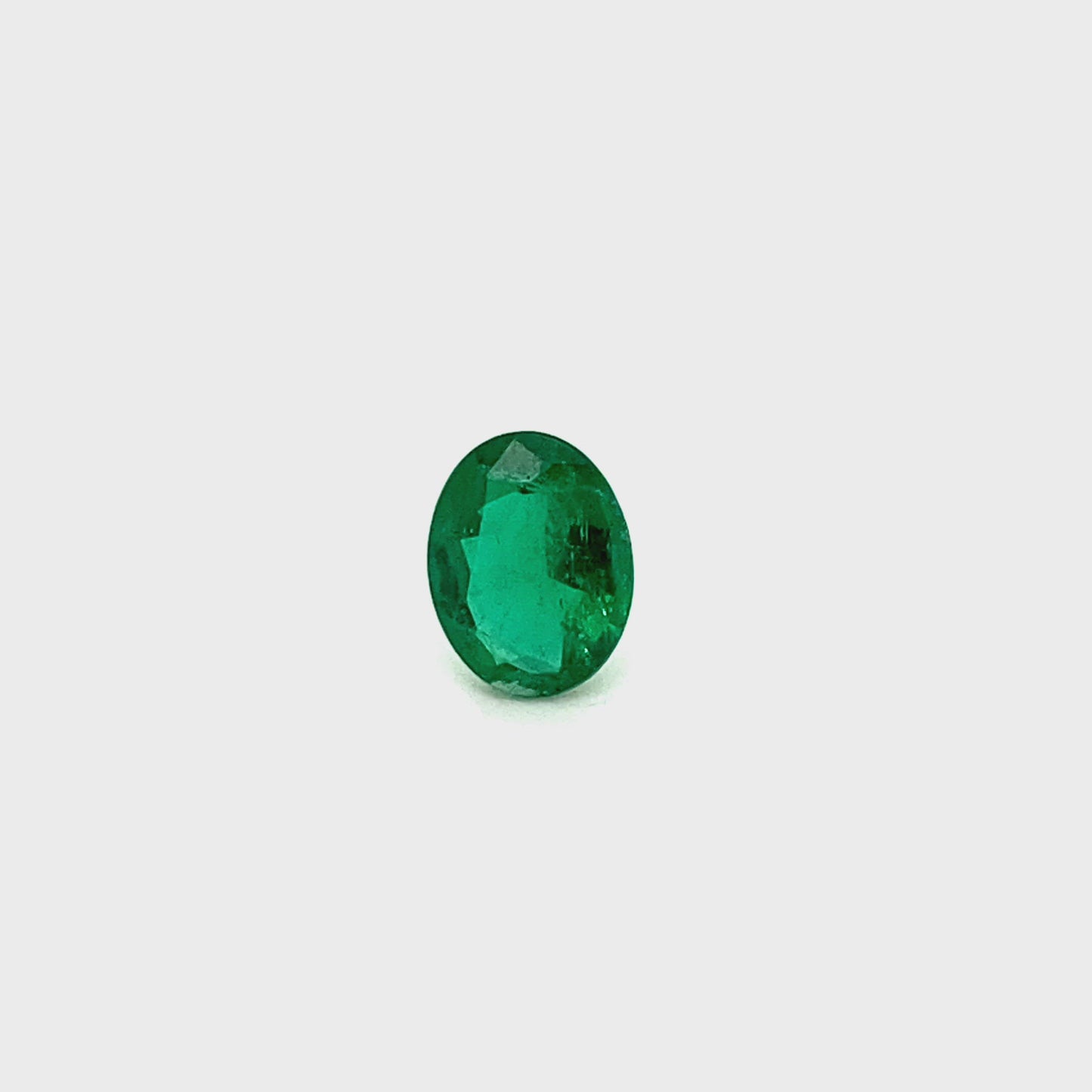 
                  
                    Load and play video in Gallery viewer, 8.82x6.79x3.67mm Oval Emerald (1 pc 1.25 ct)
                  
                