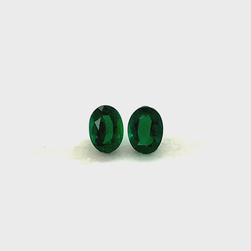 
                  
                    Load and play video in Gallery viewer, 8.03x6.04x4.26mm Oval Emerald Pair (2 pc 2.55 ct)
                  
                