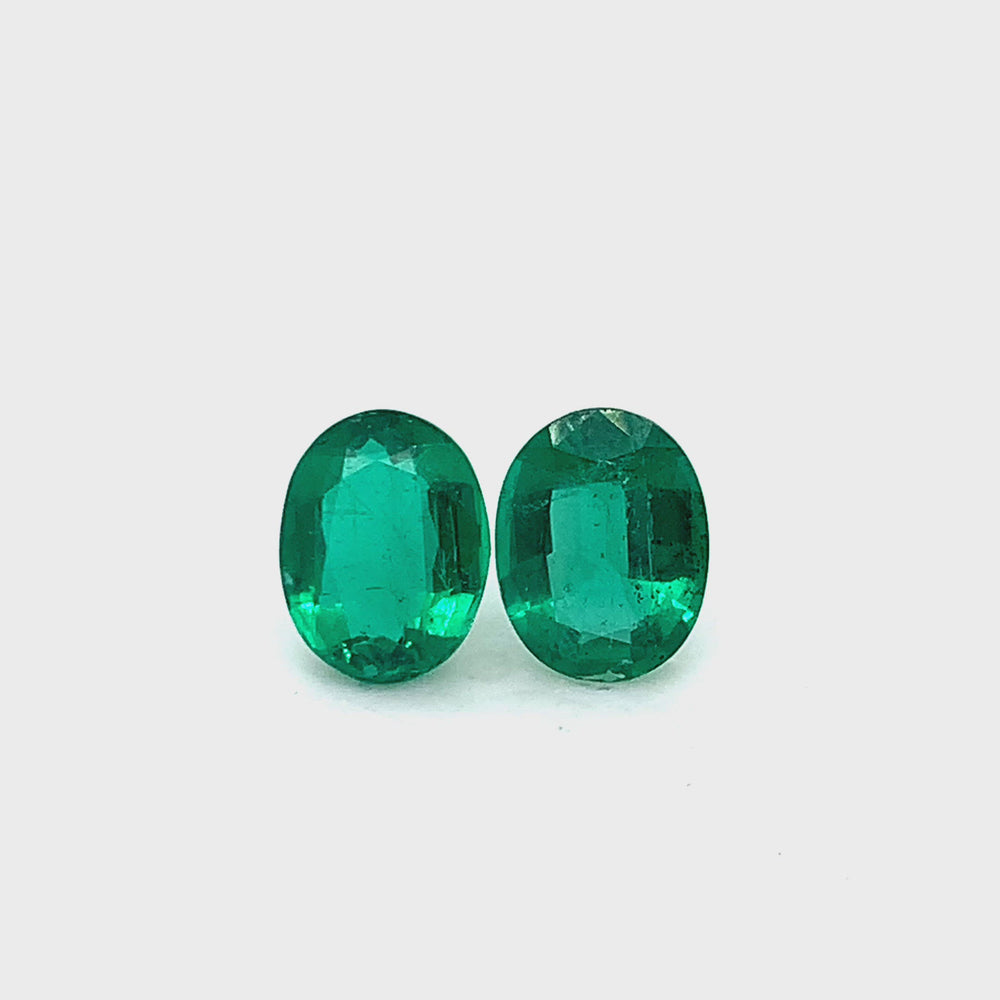
                  
                    Load and play video in Gallery viewer, 10.10x7.80x4.40mm Oval Emerald Pair (2 pc 4.29 ct)
                  
                