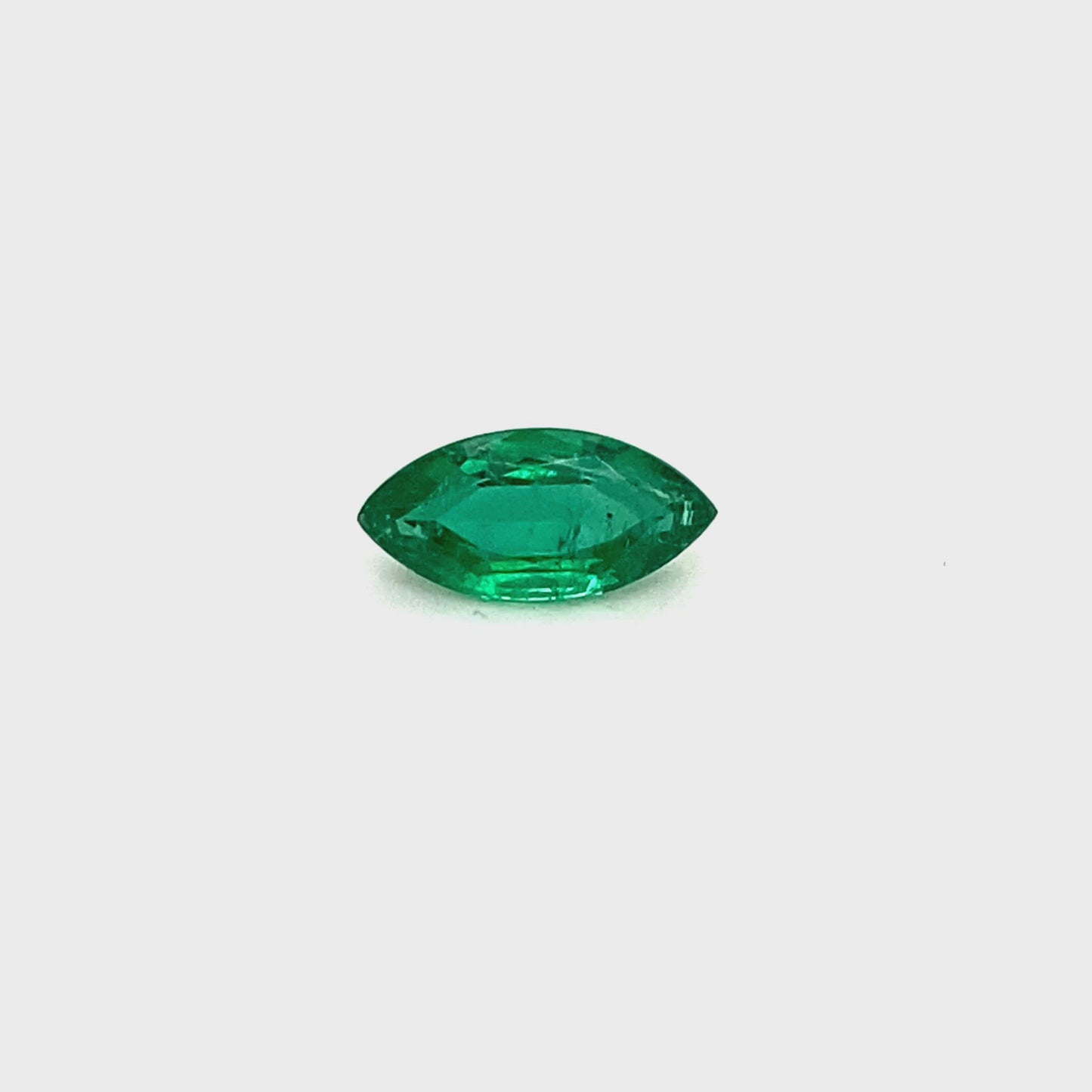 
                  
                    Load and play video in Gallery viewer, Mixed Emerald (1 pc 2.78 ct)
                  
                
