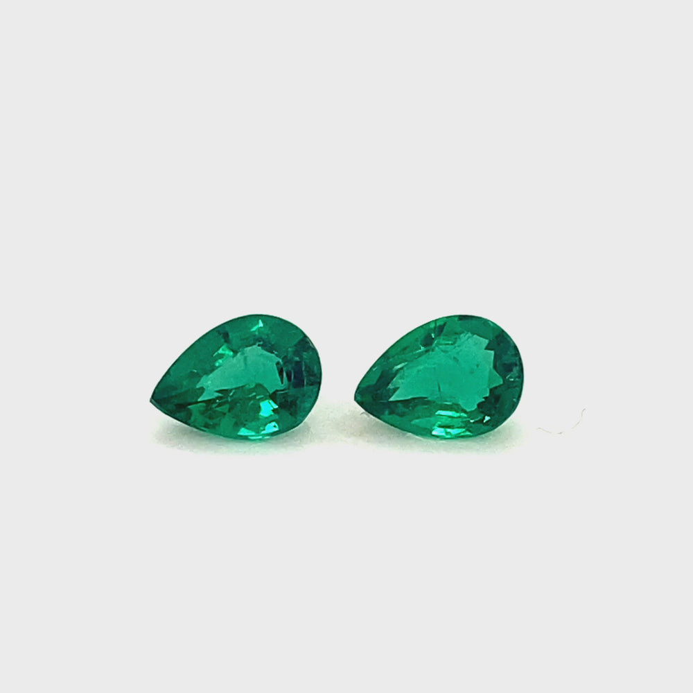 
                  
                    Load and play video in Gallery viewer, 8.93x6.43x0.00mm Pear-shaped Emerald Pair (2 pc 2.51 ct)
                  
                