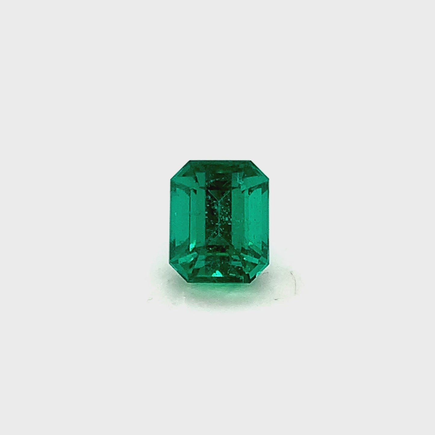 
                  
                    Load and play video in Gallery viewer, 9.18x7.47x6.88mm Octagon Emerald (1 pc 3.39 ct)
                  
                