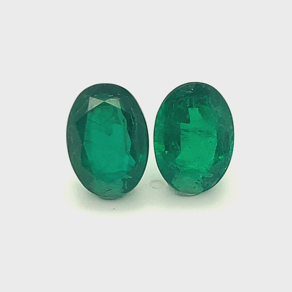 
                  
                    Load and play video in Gallery viewer, 14.90x10.60x0.00mm Oval Emerald Pair (2 pc 12.78 ct)
                  
                