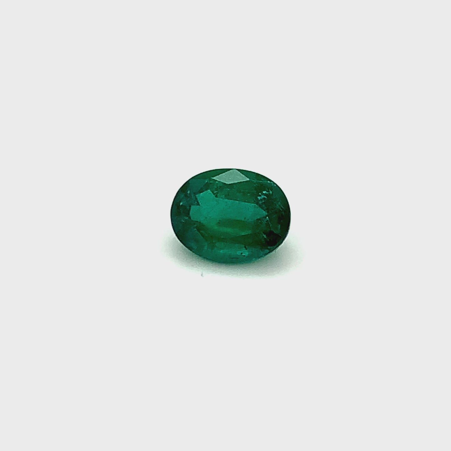 
                  
                    Load and play video in Gallery viewer, 12.50x9.89x0.00mm Oval Emerald (1 pc 5.20 ct)
                  
                