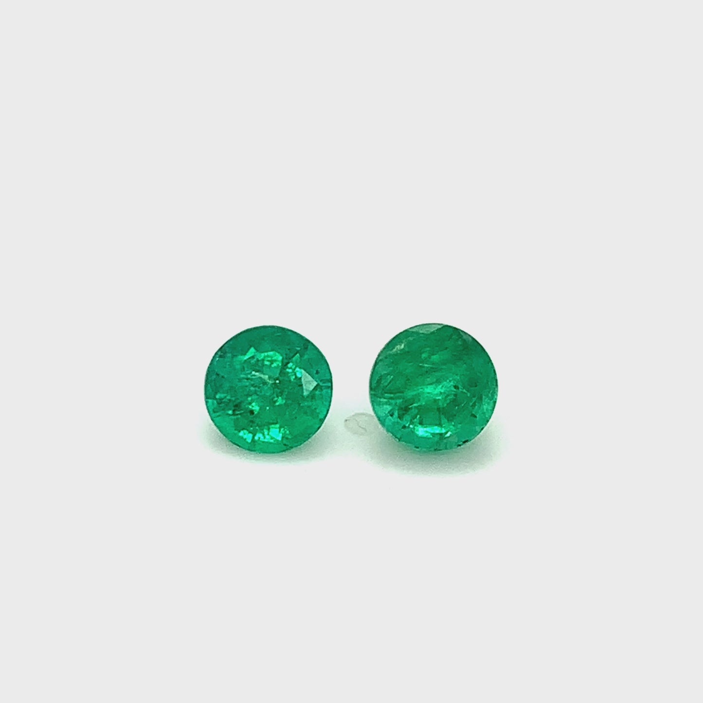 
                  
                    Load and play video in Gallery viewer, 7.34x7.37x5.64mm Round Emerald (2 pc 2.88 ct)
                  
                