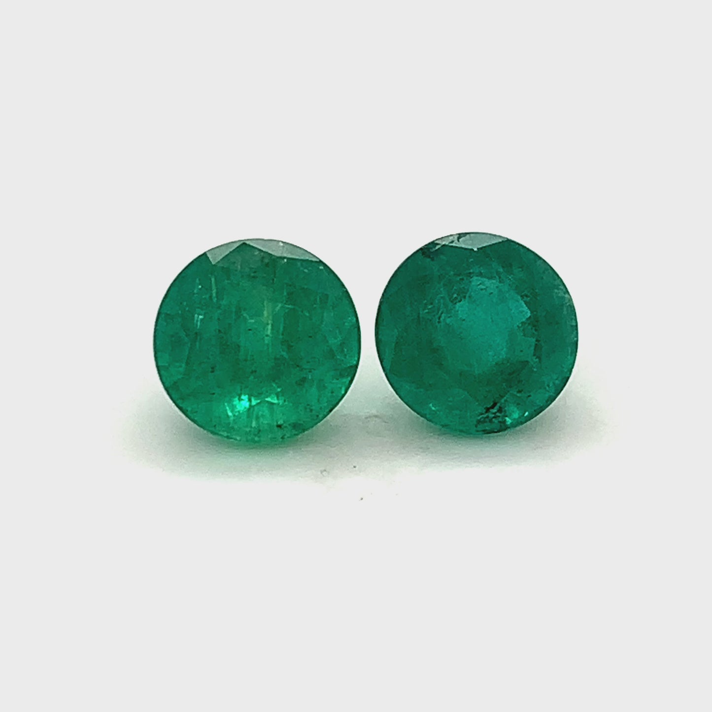 
                  
                    Load and play video in Gallery viewer, 9.30x0.00x0.00mm Round Emerald (2 pc 6.82 ct)
                  
                