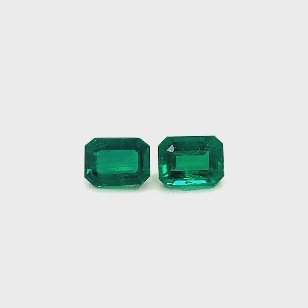 
                  
                    Load and play video in Gallery viewer, 7.95x6.08x4.39mm Octagon Emerald Pair (2 pc 2.82 ct)
                  
                
