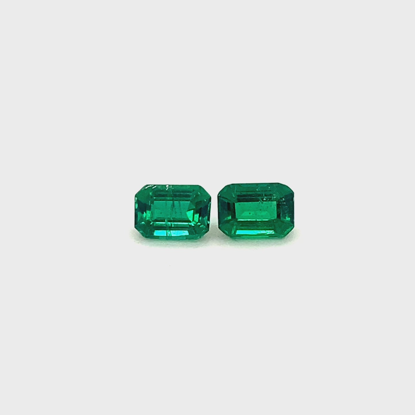 
                  
                    Load and play video in Gallery viewer, 6.97x4.90x0.00mm Octagon Emerald (2 pc 1.84 ct)
                  
                