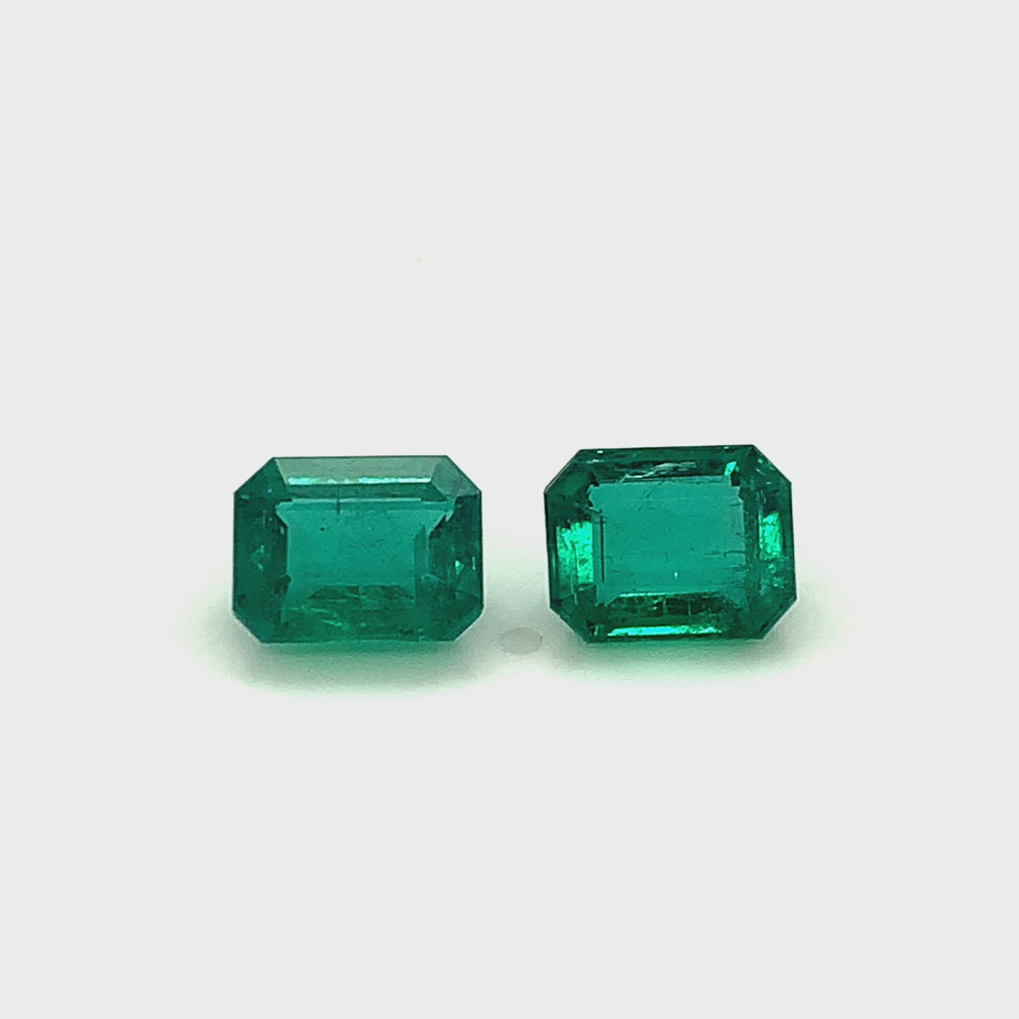 
                  
                    Load and play video in Gallery viewer, 11.35x8.83x6.05mm Octagon Emerald Pair (2 pc 9.28 ct)
                  
                