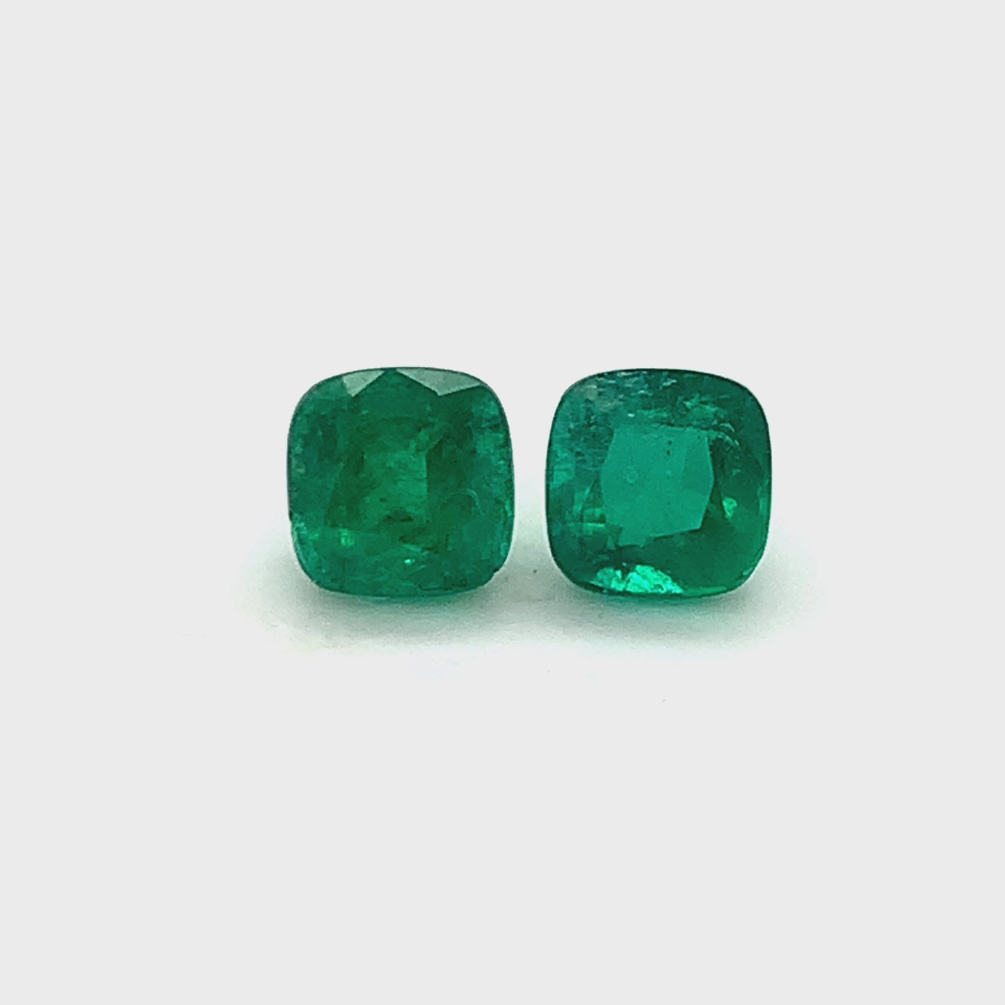 
                  
                    Load and play video in Gallery viewer, 7.51x7.38x5.95mm Cushion Emerald (1 pc 2.33 ct)
                  
                