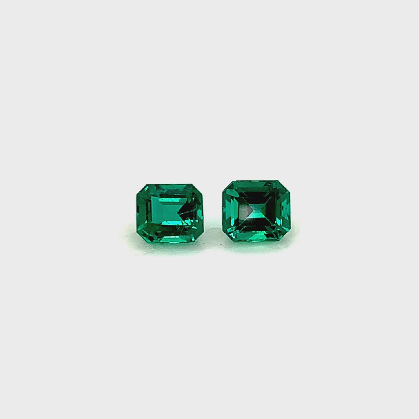 
                  
                    Load and play video in Gallery viewer, 6.87x6.06x4.43mm Octagon Emerald Pair (2 pc 2.70 ct)
                  
                