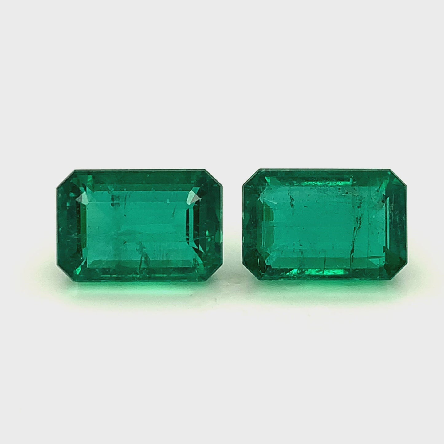 
                  
                    Load and play video in Gallery viewer, 14.80x10.04x7.29mm Octagon Emerald Pair (2 pc 18.45 ct)
                  
                