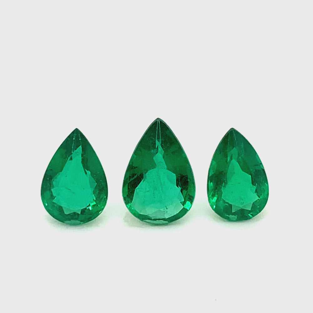 
                  
                    Load and play video in Gallery viewer, 10.50x7.40x4.40mm Pear-shaped Emerald (1 pc 1.94 ct)
                  
                