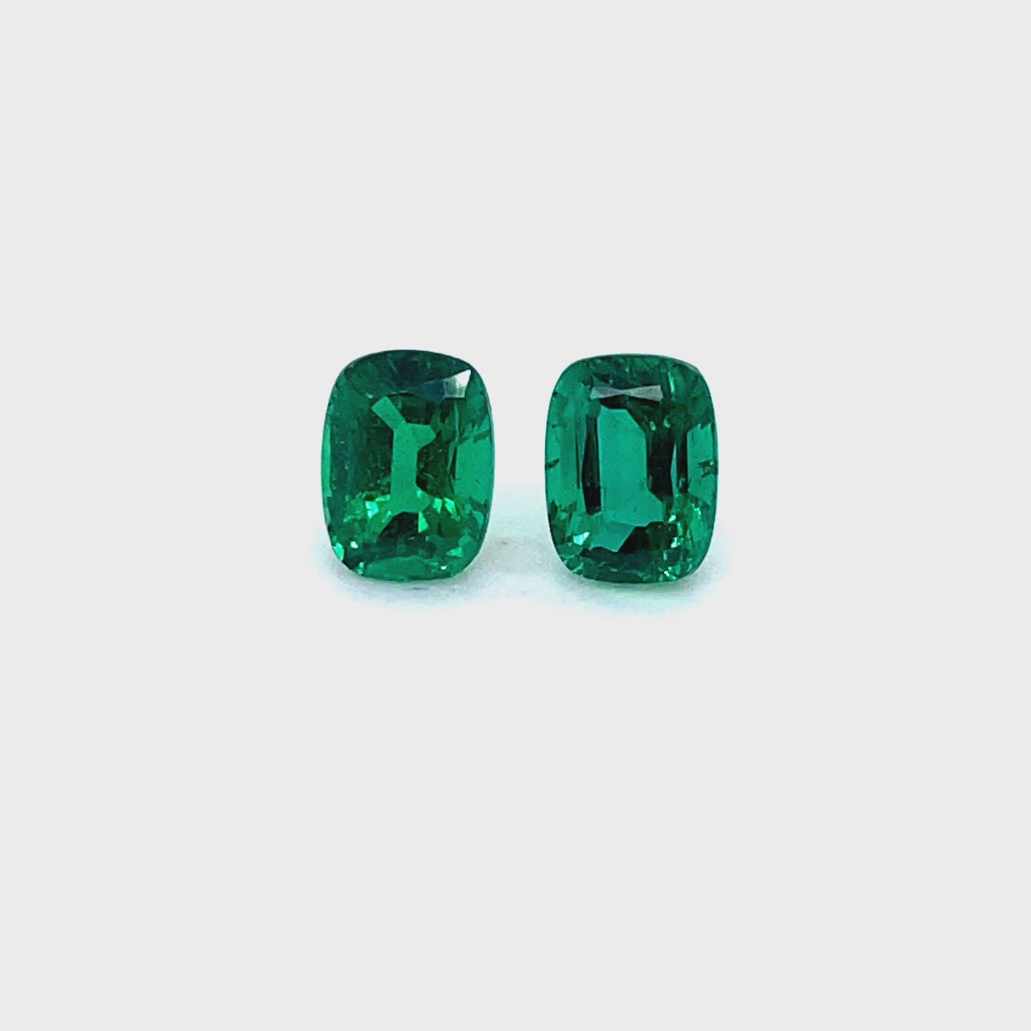 
                  
                    Load and play video in Gallery viewer, 6.92x5.26x4.13mm Cushion Emerald (2 pc 1.96 ct)
                  
                