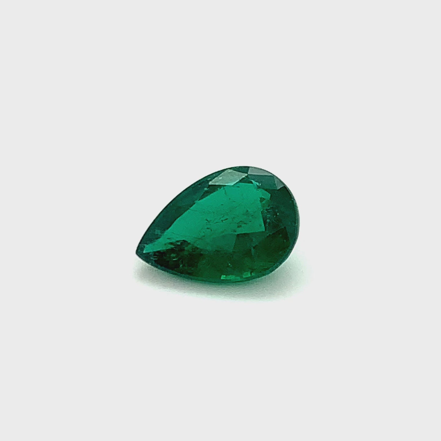
                  
                    Load and play video in Gallery viewer, 14.98x10.51x6.23mm Pear-shaped Emerald (1 pc 5.42 ct)
                  
                